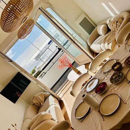 Pacis Renovee - Face Hyper Centre -15 Pers - 5 Avec Sdb -terrasse & Bbq Sous Les Pins * La Baule
