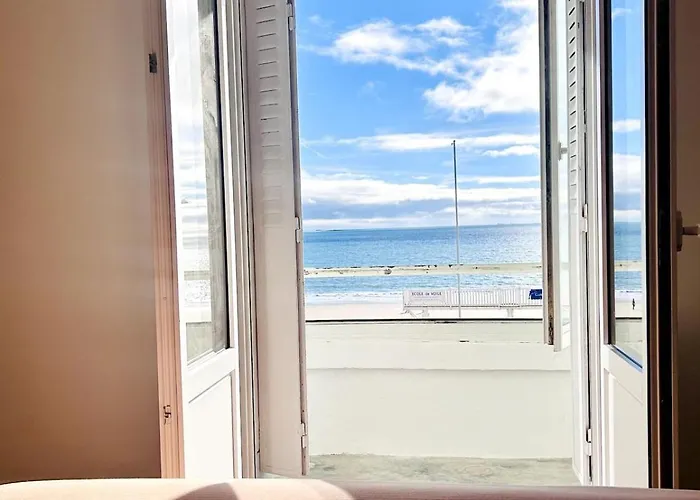 Villa Villa Pacis - Face Mer La Baule -15 Pers - 6 Suites Avec Sdb -Terrasse & Bbq Sous Les Pins La Baule