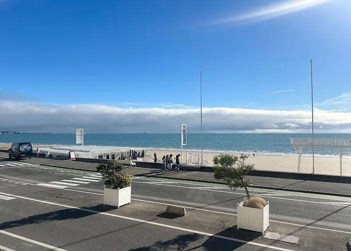 Villa Pacis - Face Mer La Baule -15 Pers - 6 Suites Avec Sdb -Terrasse & Bbq Sous Les Pins La Baule