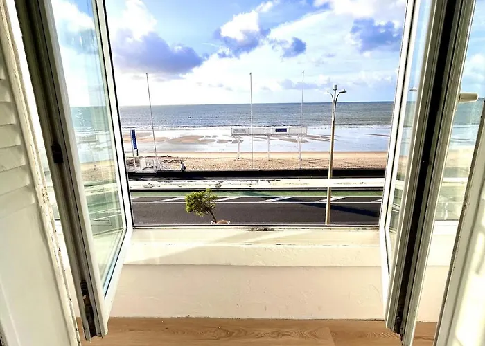 Villa Pacis - Face Mer La Baule -15 Pers - 6 Suites Avec Sdb -Terrasse & Bbq Sous Les Pins