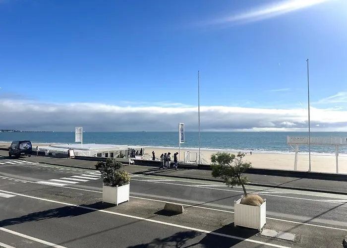 Villa Pacis - Face Mer La Baule -15 Pers - 6 Suites Avec Sdb -Terrasse & Bbq Sous Les Pins