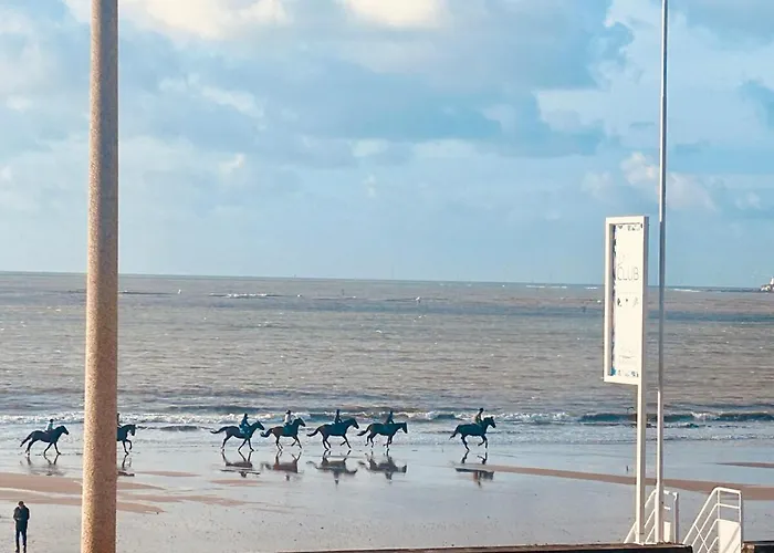 Villa Pacis - Face Mer La Baule -15 Pers - 6 Suites Avec Sdb -Terrasse & Bbq Sous Les Pins Villa