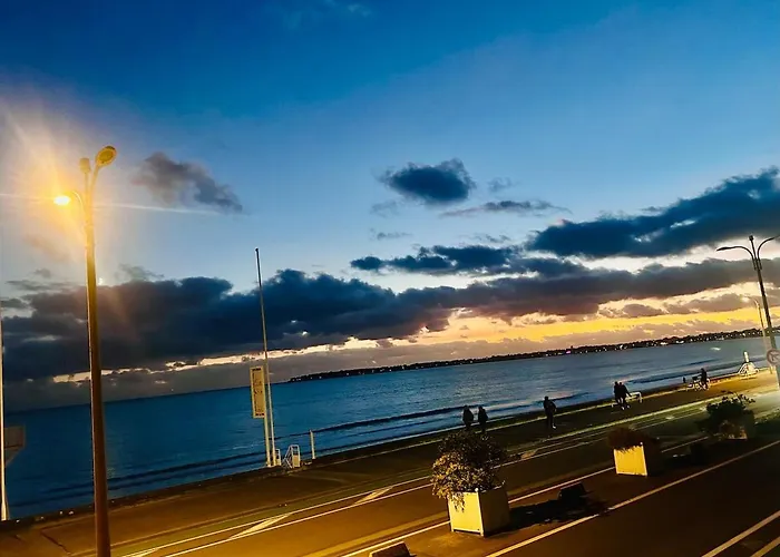 Villa Pacis - Face Mer La Baule -15 Pers - 6 Suites Avec Sdb -Terrasse & Bbq Sous Les Pins La Baule